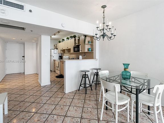 5th image of 100 Lincoln Rd #818