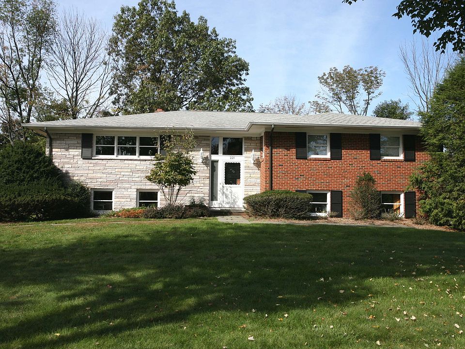 1st image of 221 Mountain Ave