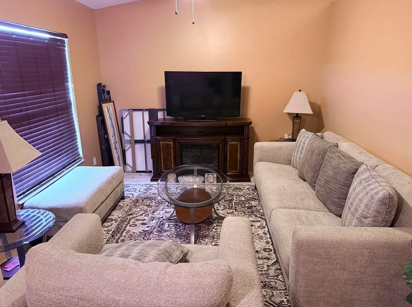 4 bed, 2.0 bath, 2020 sqft, $2,900 — Photo 2