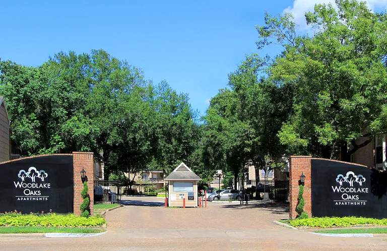 Woodlake Oaks Apartments — Photo 28