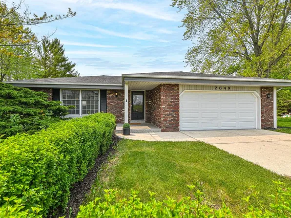 2049 West Glen Oaks LANE, Mequon, WI 53092