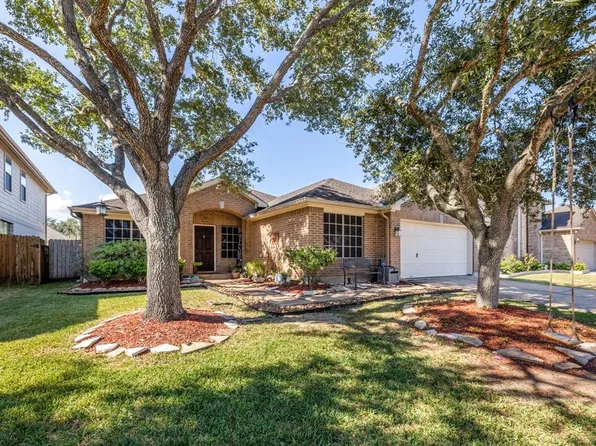 3807 Saxon Hollow Court, Friendswood, TX 77546
