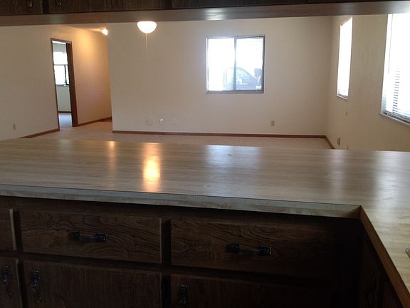 3rd image of 16 Woodlands Blvd