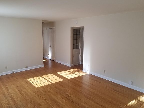 3rd image of 524 E Henry Clay St APT 1