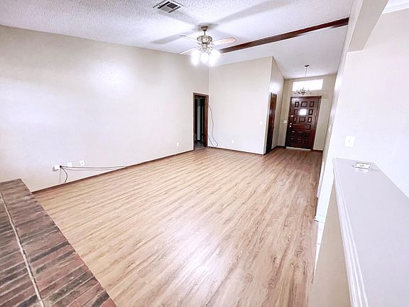 3rd image of 121 E Cypress Ave