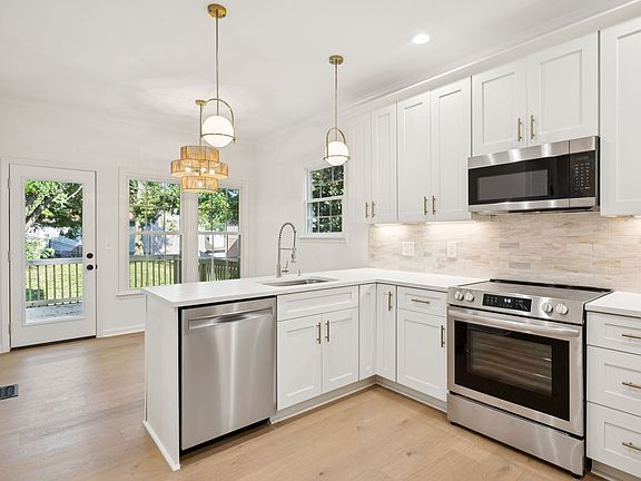 3rd image of 6645 Autumnwood Dr