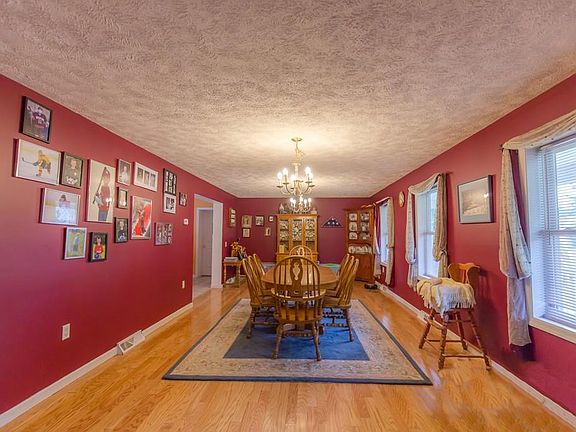 3rd image of 30 Belair Dr