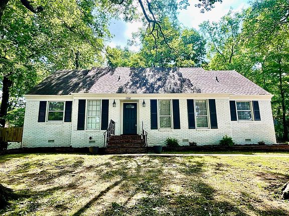 3rd image of 1190 Estate Dr
