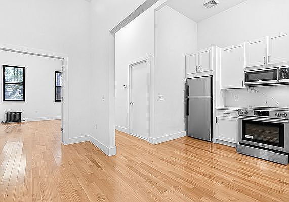 5th image of 1063 Bedford Ave APT 1B