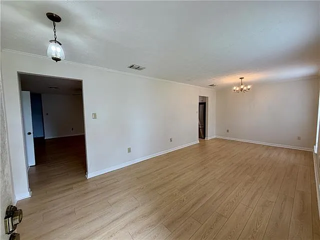 4 Charlene Ct — Photo 4