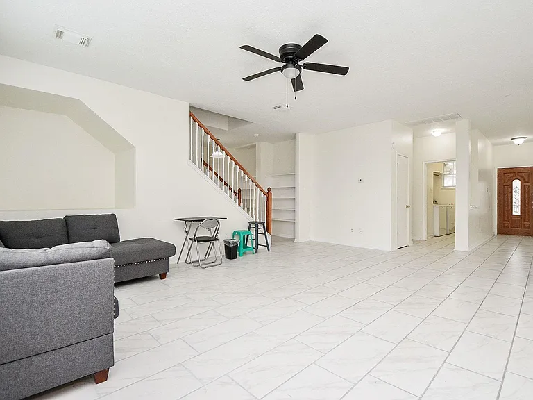 9641 Weldridge Dr — Photo 10
