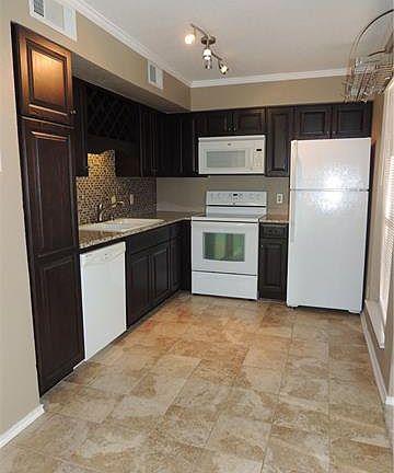 3rd image of 3113 Sondra Dr APT 104