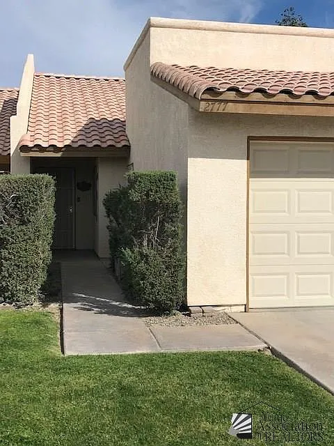 3 bed, 2.0 bath, 1024 sqft, $1,550 — Photo 2