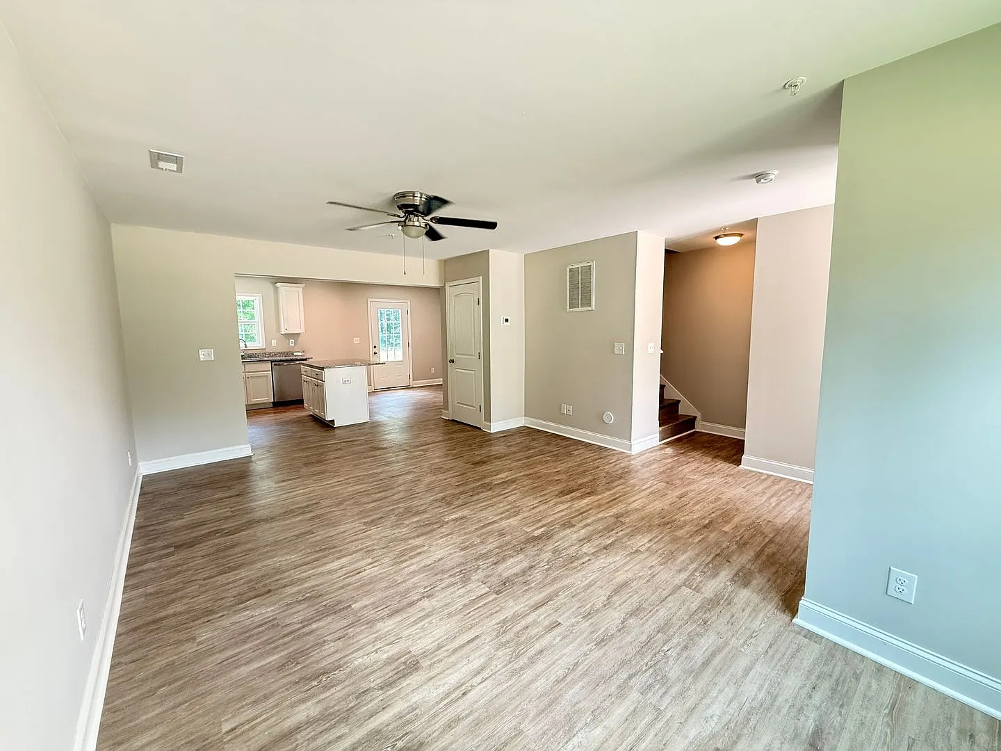 1207 Davis St — Photo 2