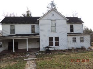 32 7th St NE, Pulaski, VA 24301