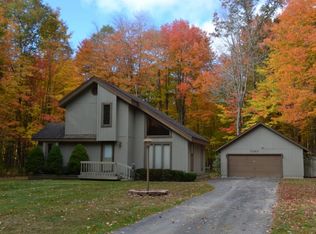 7383 Maplehurst Rd, Oscoda, MI 48750