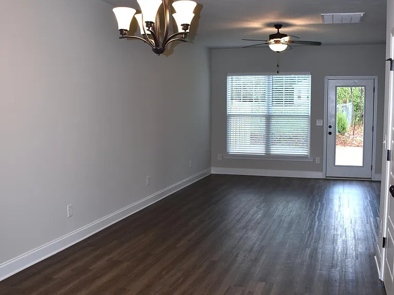 560 Hardy Point — Photo 6
