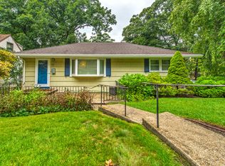 97 Rafkind Rd, Bloomingdale, NJ 07403