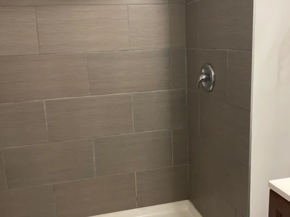 156 Trealout Dr APT 5, Fenton, MI 48430