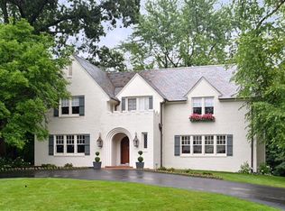 8 Rio Vista Dr, Saint Louis, MO 63124