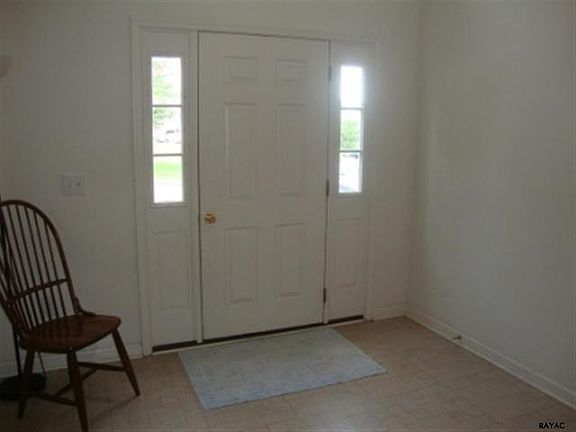 4th image of 16887 Roosevelt Ln
