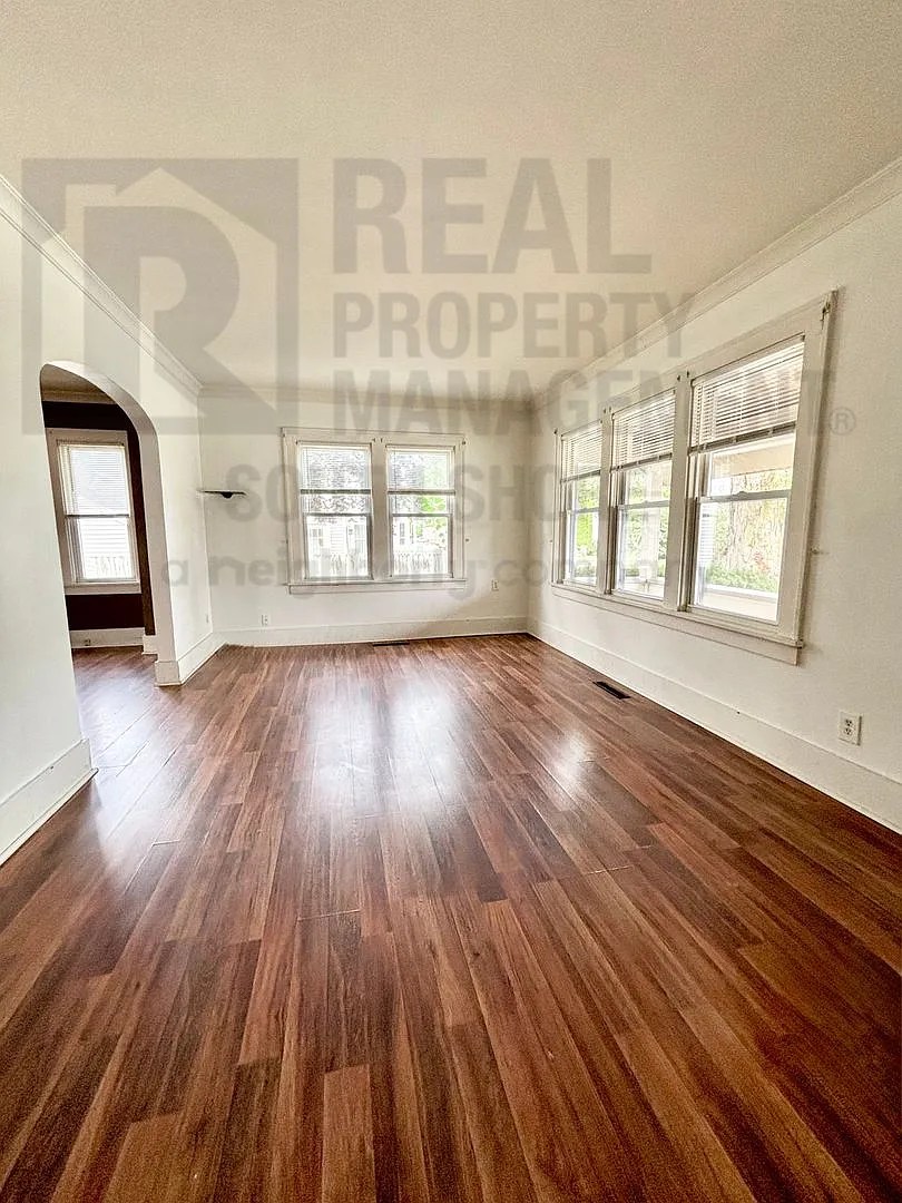 3Bed/1.5Bath Near Downtown LaPorte — Photo 2