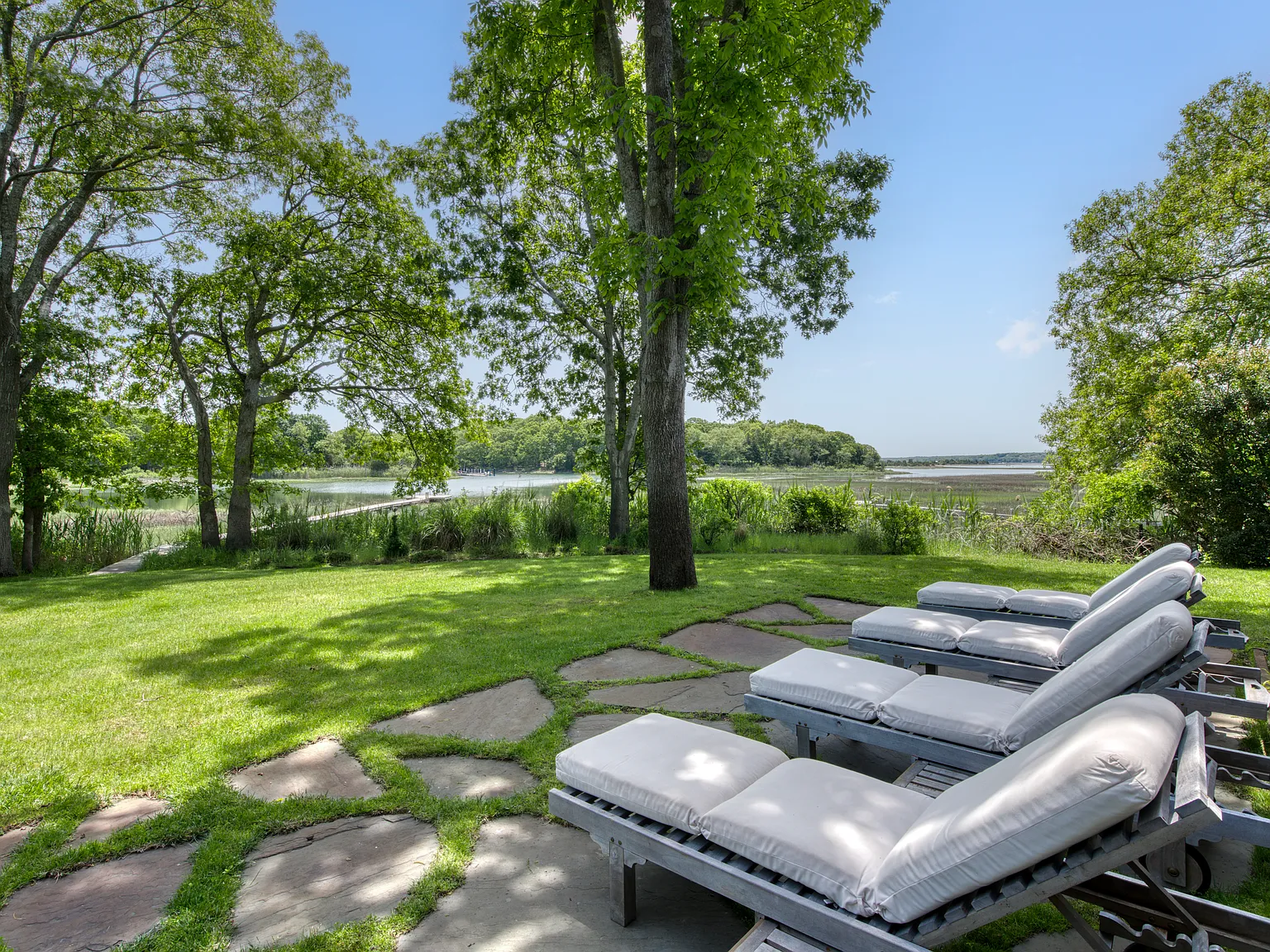 East Hampton Waterfront Home with Dock — Photo 3
