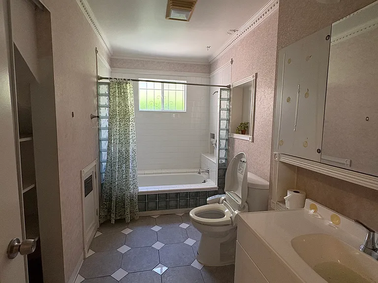 117 N Berendo St — Photo 7