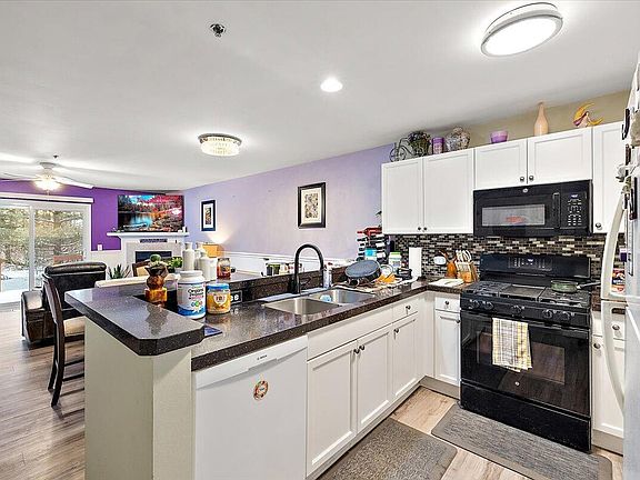 4th image of 3263 Baldwin Woods Dr #7