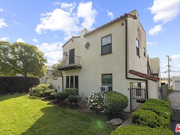 3rd image of 1542 E Broadway