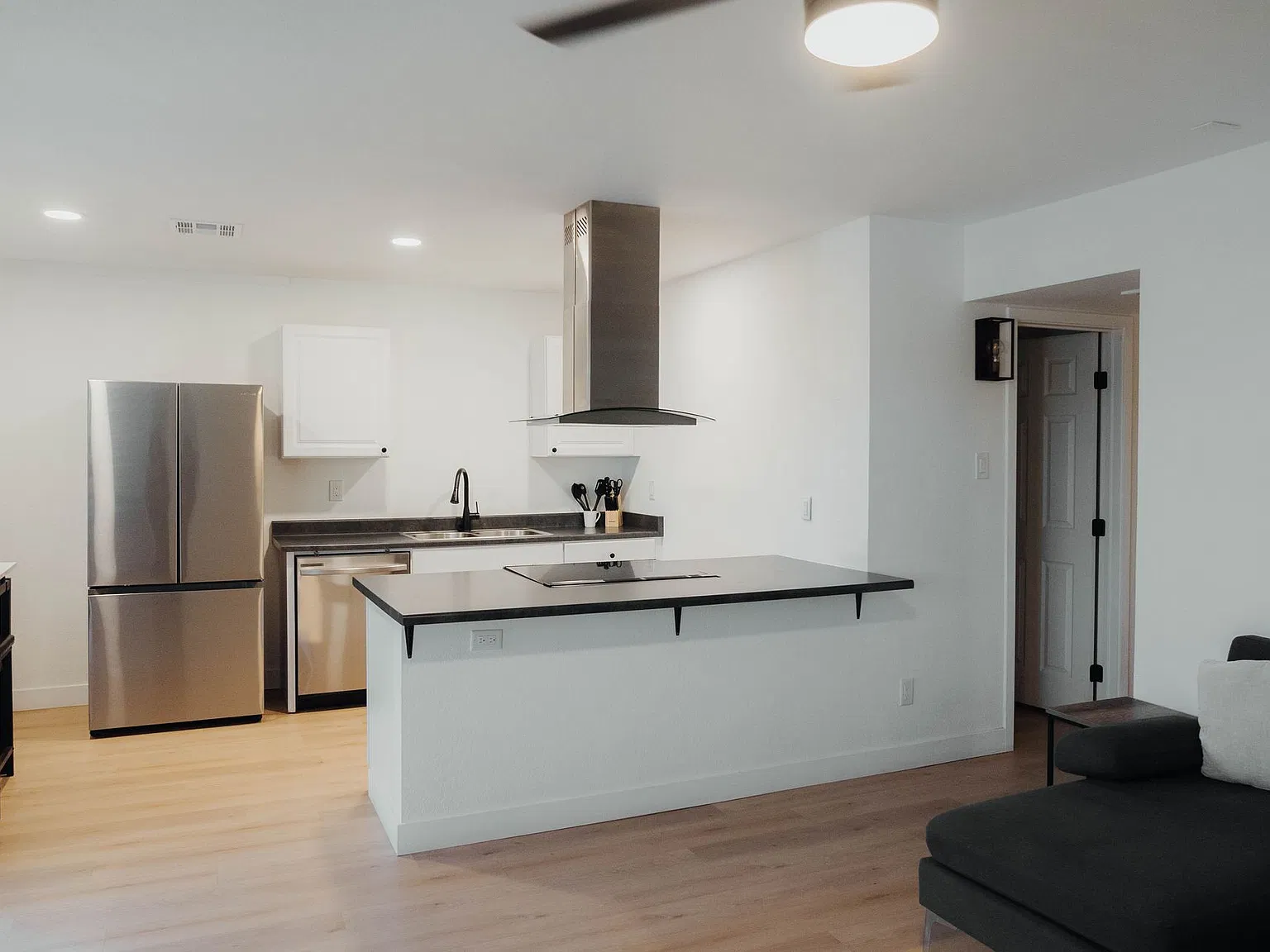 Furnished 2x2 Home, Move In Ready — Photo 3