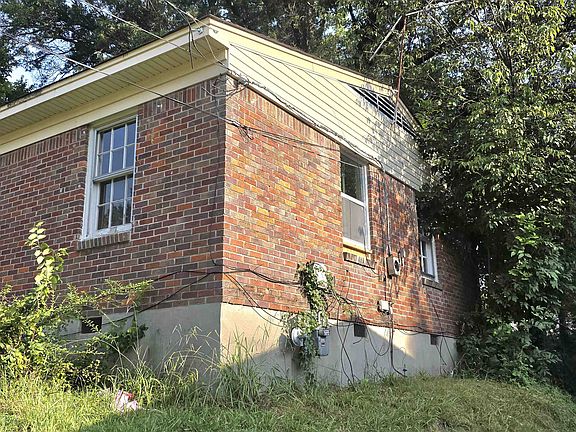 3rd image of 2070 Willow Wood Ave