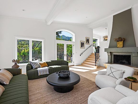 4th image of 33 Acorn Way