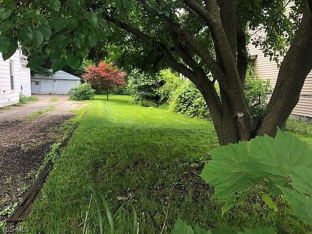 2nd image of 1827 Brevier Ave