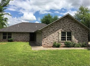 1404 N Kiowa St, Chouteau, OK 74337