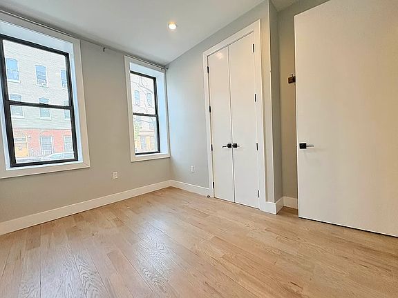 5th image of 252 Melrose St APT 1L