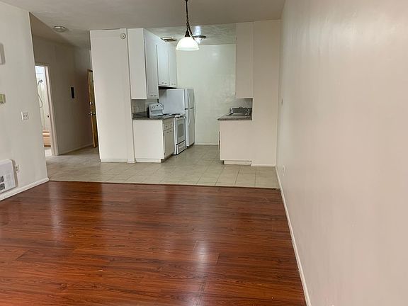 4th image of 185 Athol Ave #27