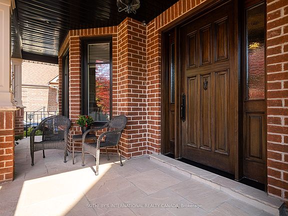 3rd image of 74 Four Oaks Gate