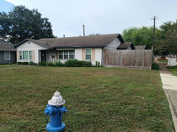 2nd image of 1102 Bay Oaks Rd