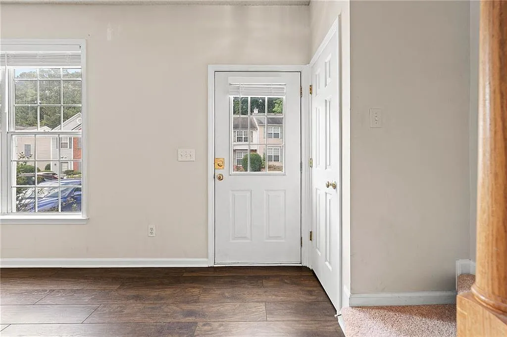 2 bed, 2.5 bath, 1428 sqft, $1,900 — Photo 3