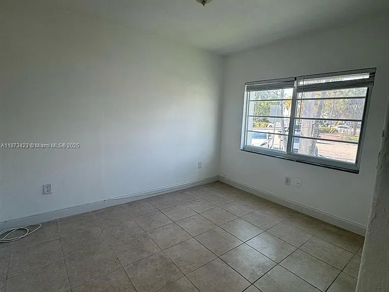 7207 Bay Dr #6 — Photo 5