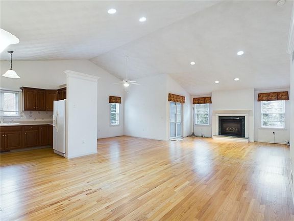 4th image of 140 Spencer Woods Dr Unit 140