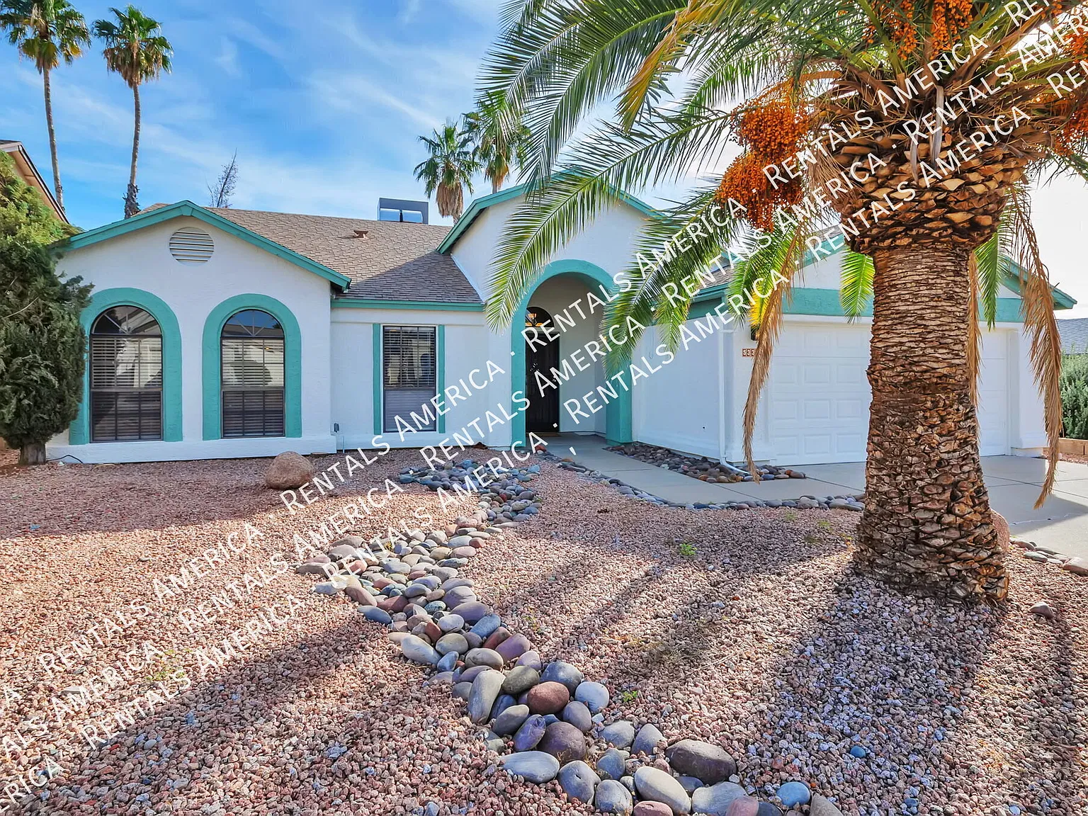 Large 4 bed, 2 bath NW home with upgrades! — Photo 2
