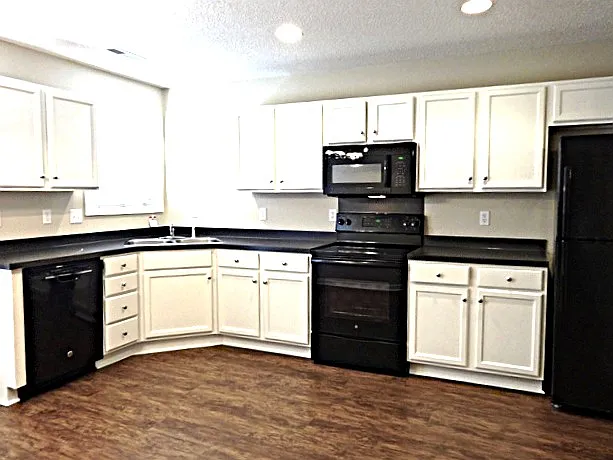 104 Covey Ct — Photo 2