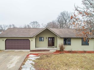 508 Masters Ln, Green Bay, WI 54311