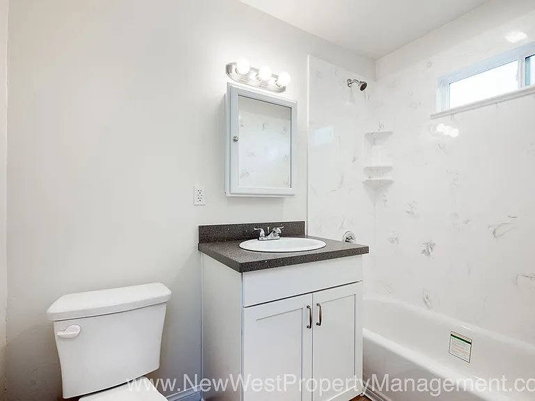 557 22nd St — Photo 17