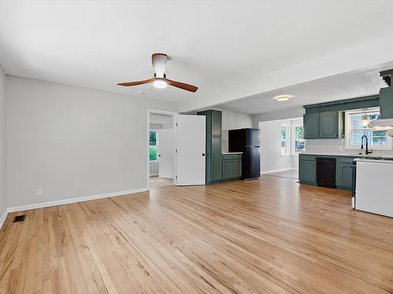 7725 Robinson St — Photo 5