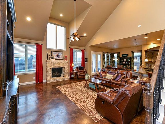 5th image of 156 Diablo Dr