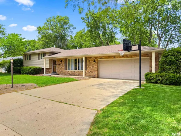 349 E Forestwood St, Morton, IL 61550