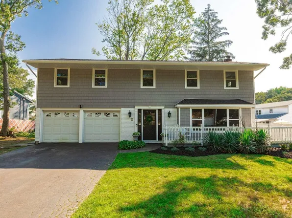 4 Rosanne Court, Nesconset, NY 11767